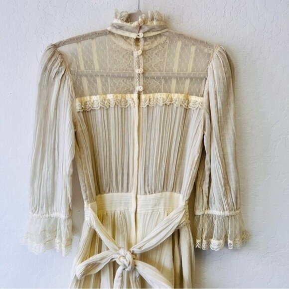 Vintage Victorian Lace Length Cream Colored Dress - Picture 12 of 13